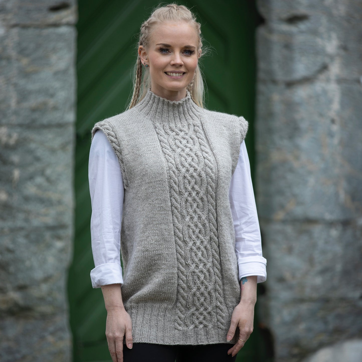 Strikk The Look: Sif-vikingvest grå