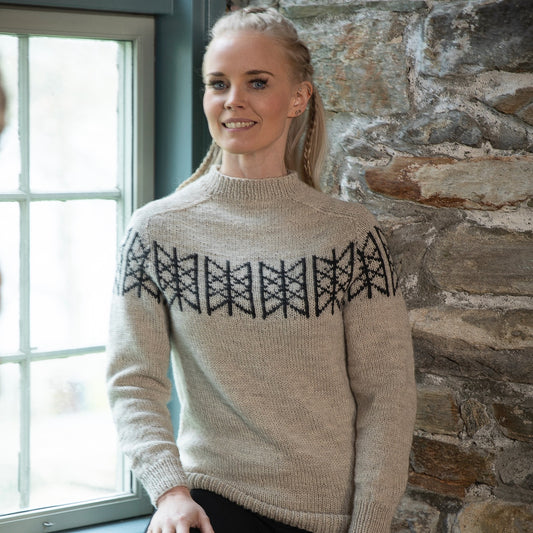 Strikk The Look: Skulds nett-genser Urd perlegrå
