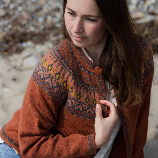Strikk The Look: Parona-jakke brent rust