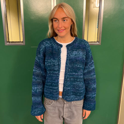 Strikk The Look: Øyunn-jakke blågrønn