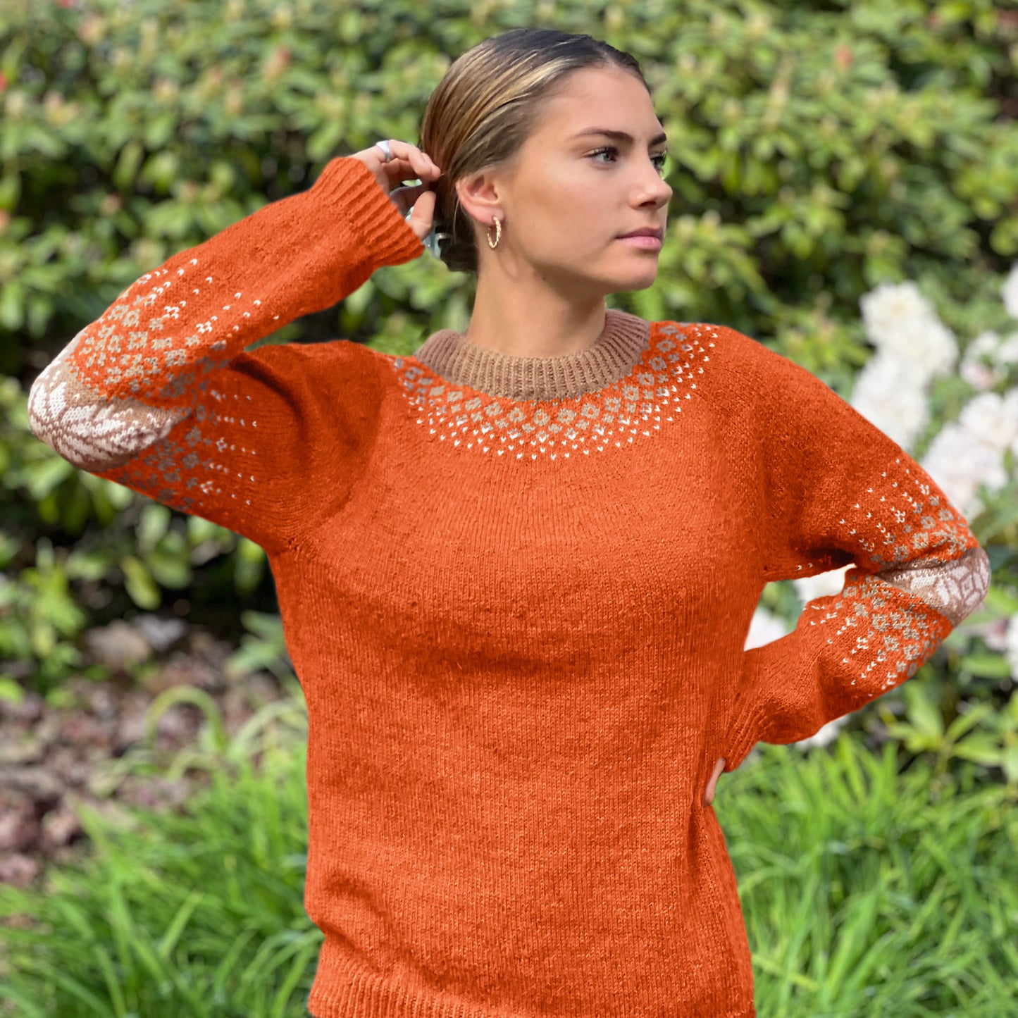 Strikk The Look: Erfjord-genseren oransje og kamel