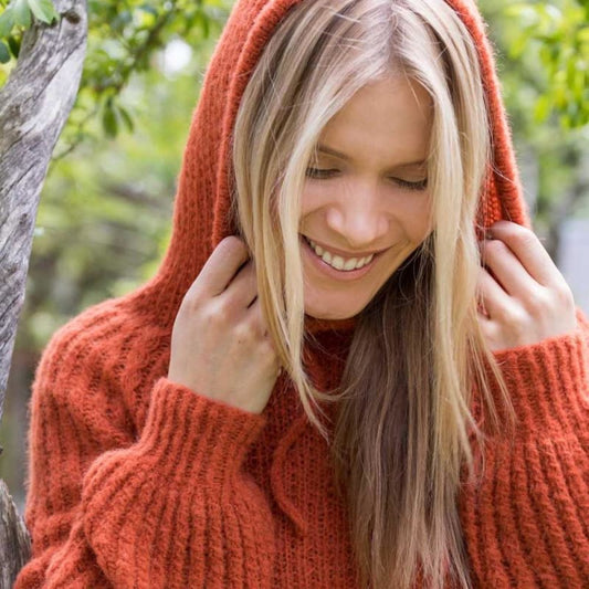 Strikk The Look: Carin-hettegenser brent oransje