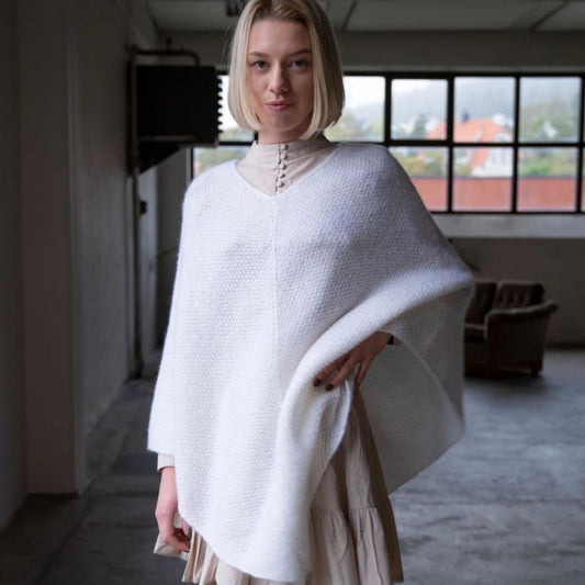 Strikk The Look: Giselle-poncho hvit