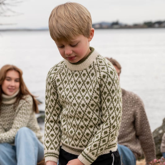 Strikk The Look: Islender genser natur/grønn