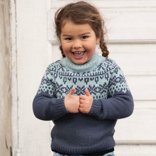 Strikk The Look: Krus-genser barn jeansblå