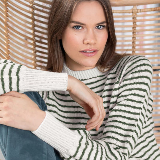 Strikk The Look: Pernilla-genser hvit/armygrønn