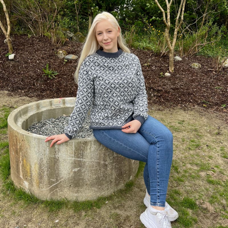 Strikk The Look: Plinga-genser gråblå sterk