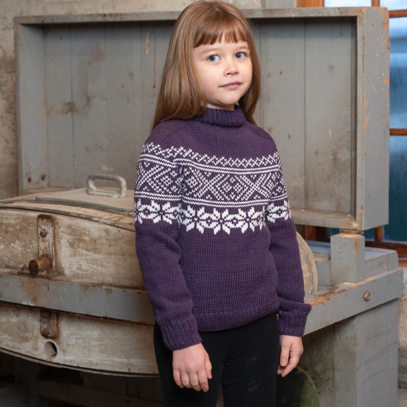 Strikk The Look: Setesdal-genser Raya mørk lilla