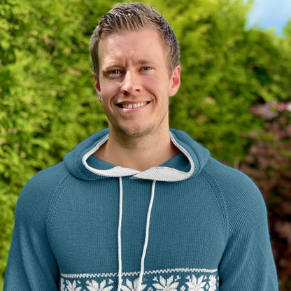 Strikk The Look: Sindre-genser med hette petrol