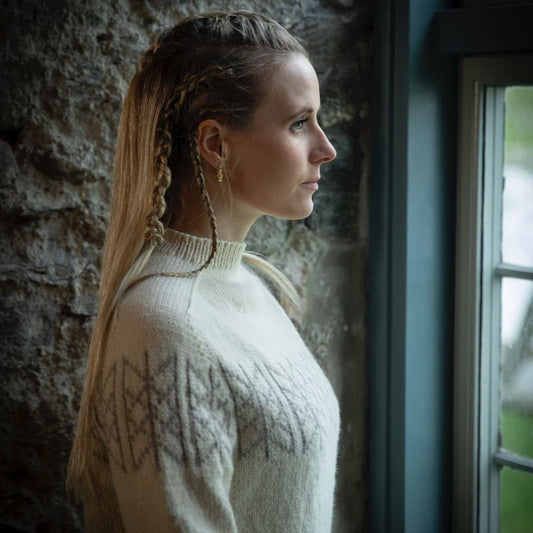 Strikk The Look: Skulds nett-genser Urd natur