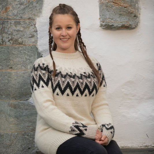 Strikk The Look: Solid-genser natur-perlegrå